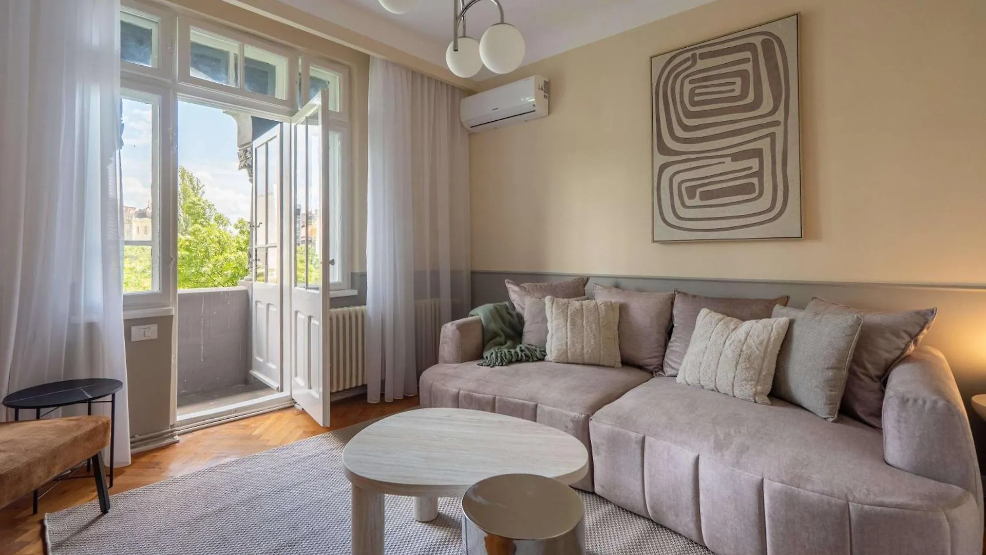 Elegant 3Br Flat Steps From Romanian Athenaeum Bukarest