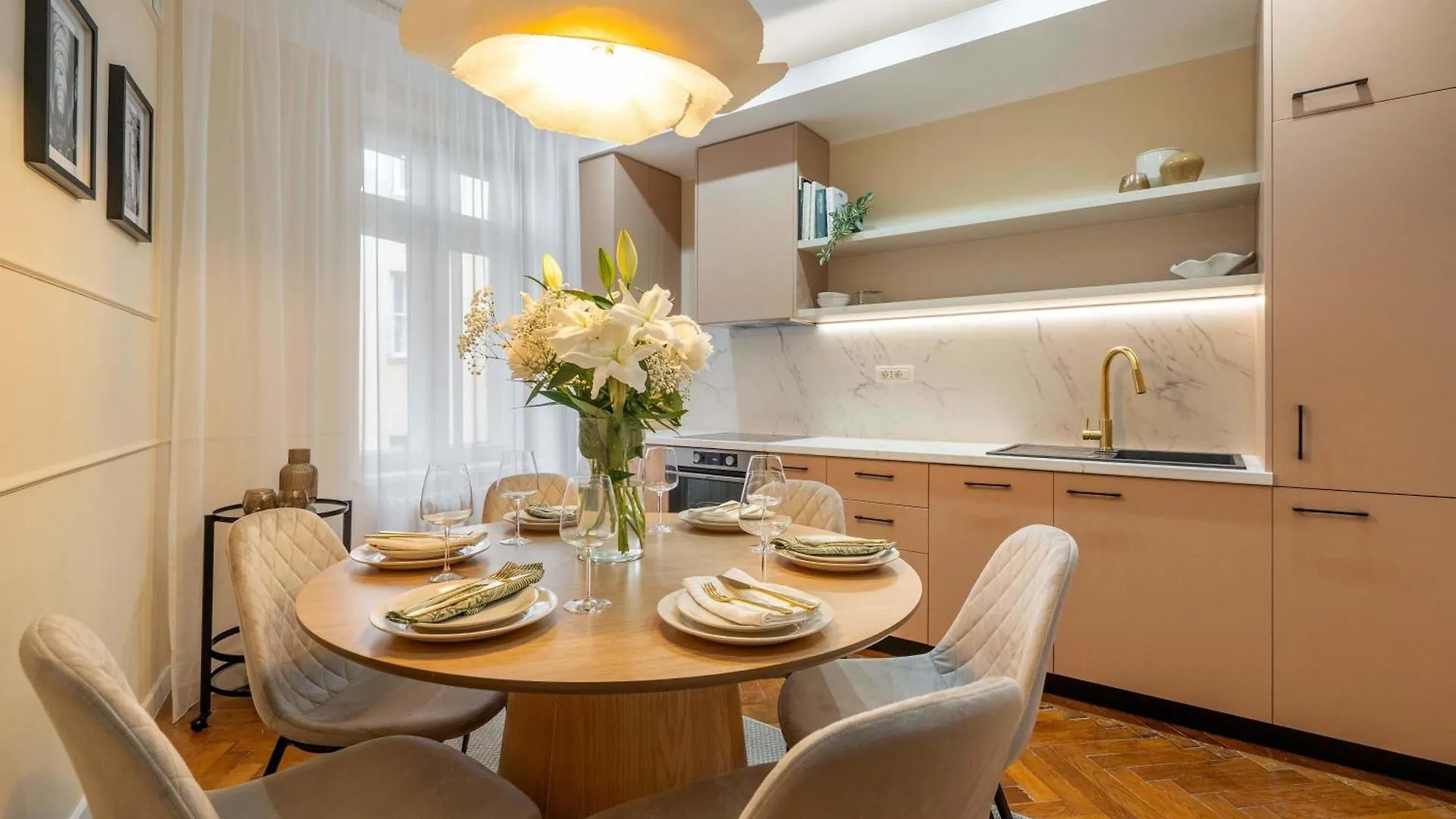 Elegant 3Br Flat Steps From Romanian Athenaeum Bukarest