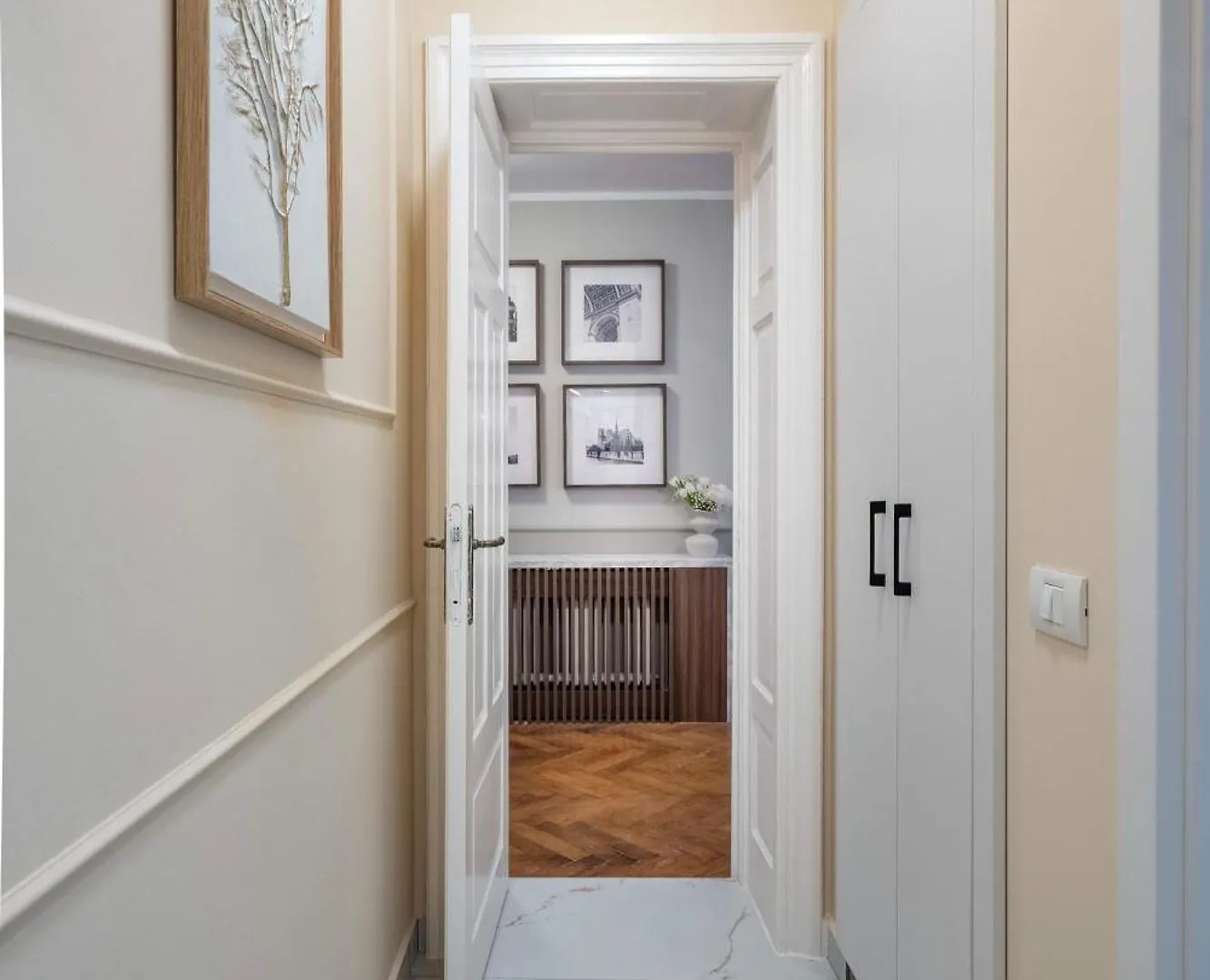 Elegant 3Br Flat Steps From Romanian Athenaeum Bukarest 0*,  Rumænien