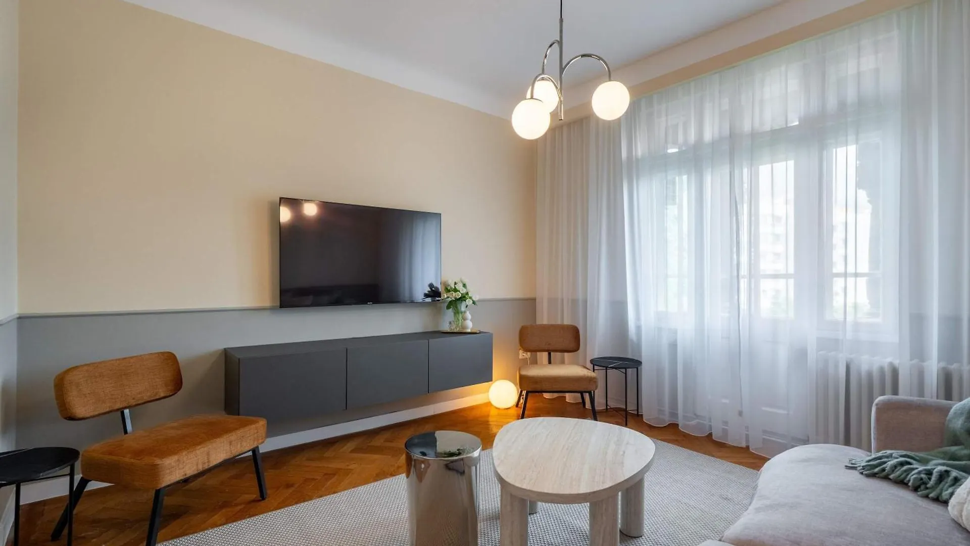 Elegant 3Br Flat Steps From Romanian Athenaeum Bukarest