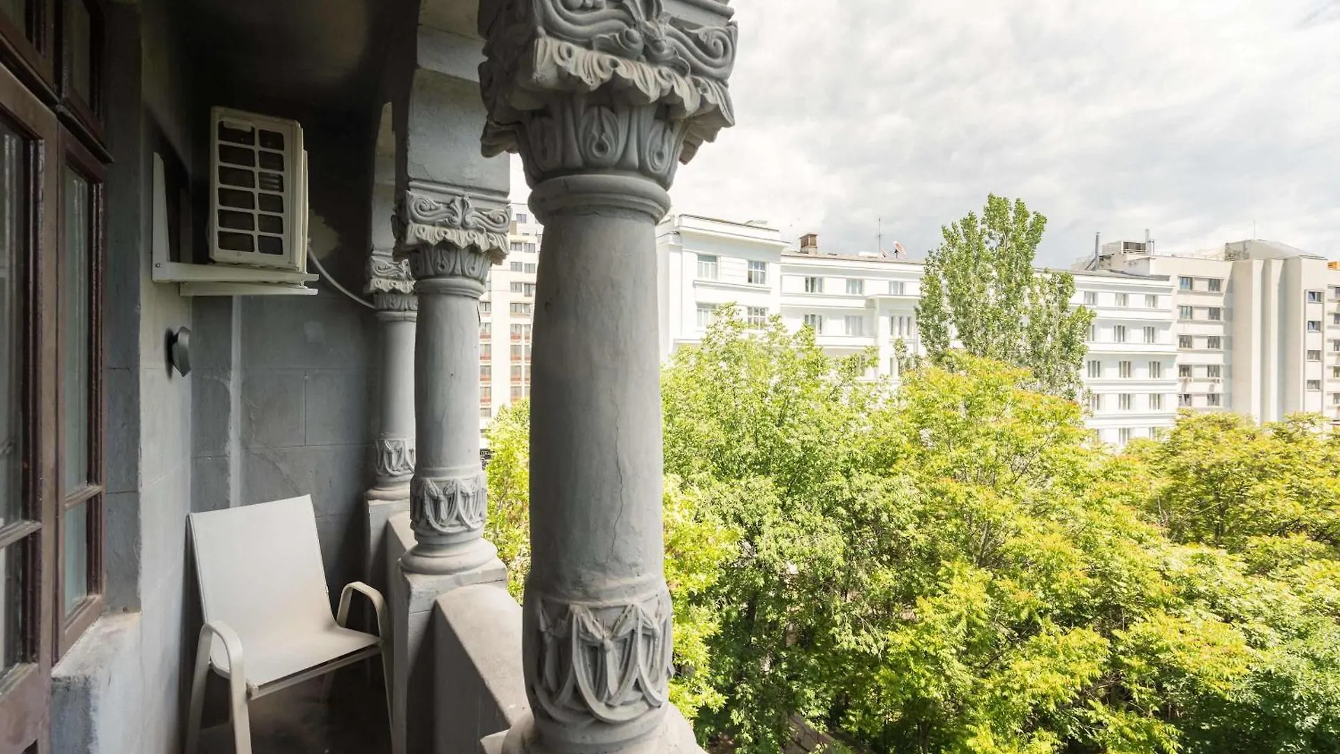 Elegant 3Br Flat Steps From Romanian Athenaeum Bukarest