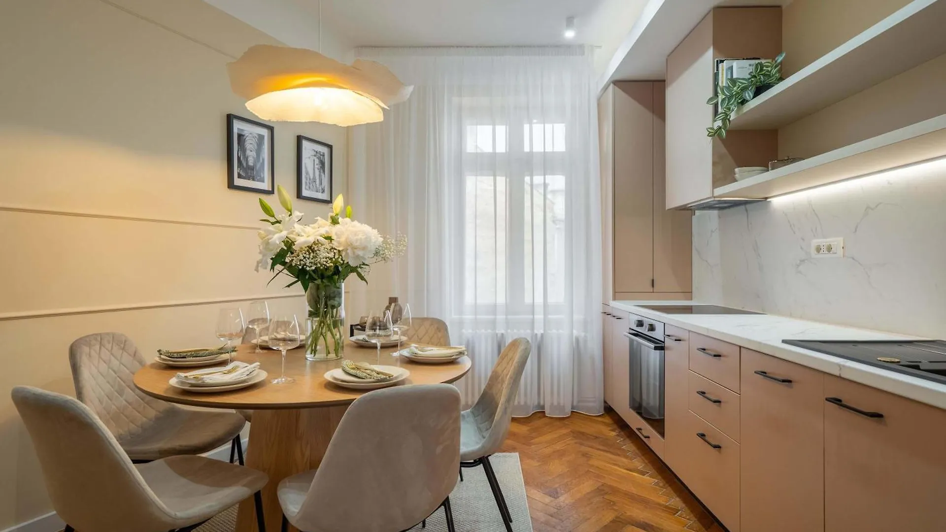 Elegant 3Br Flat Steps From Romanian Athenaeum Bukarest Rumænien