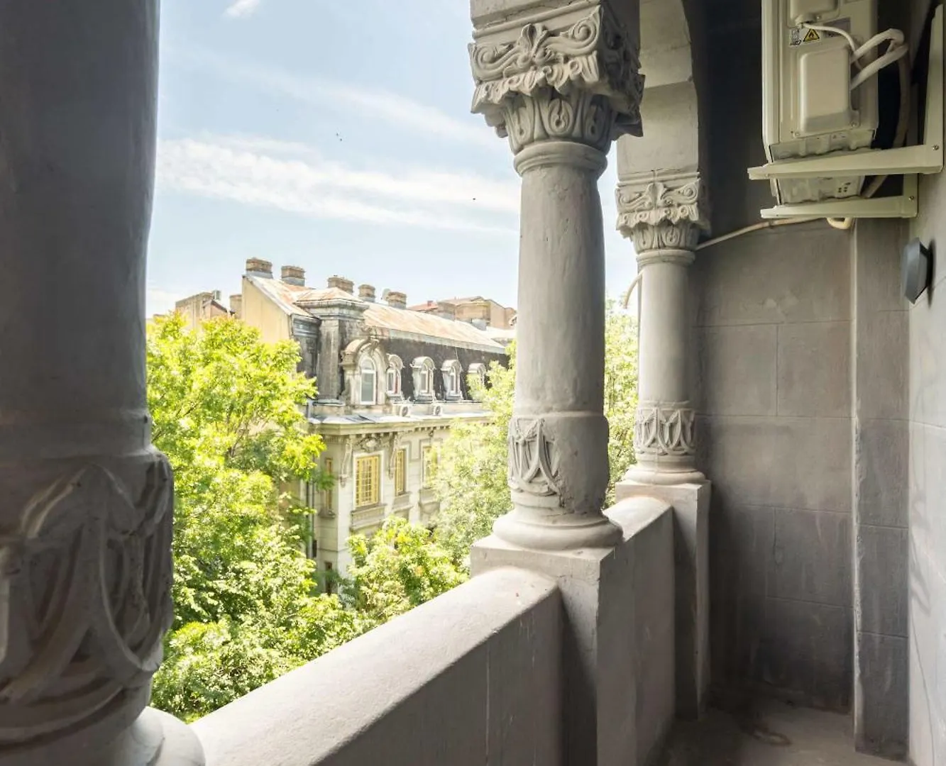 Elegant 3Br Flat Steps From Romanian Athenaeum Bucharest Romania