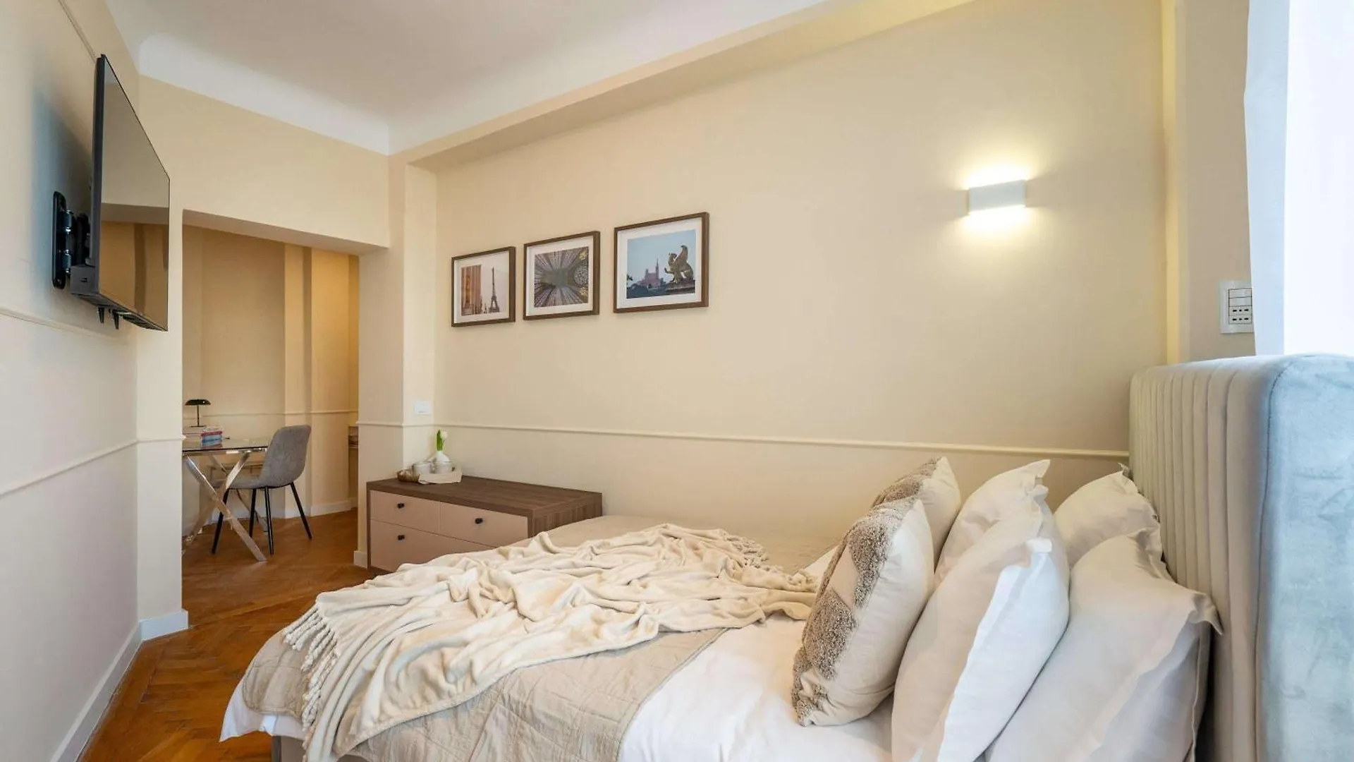 Elegant 3Br Flat Steps From Romanian Athenaeum Bucharest Romania