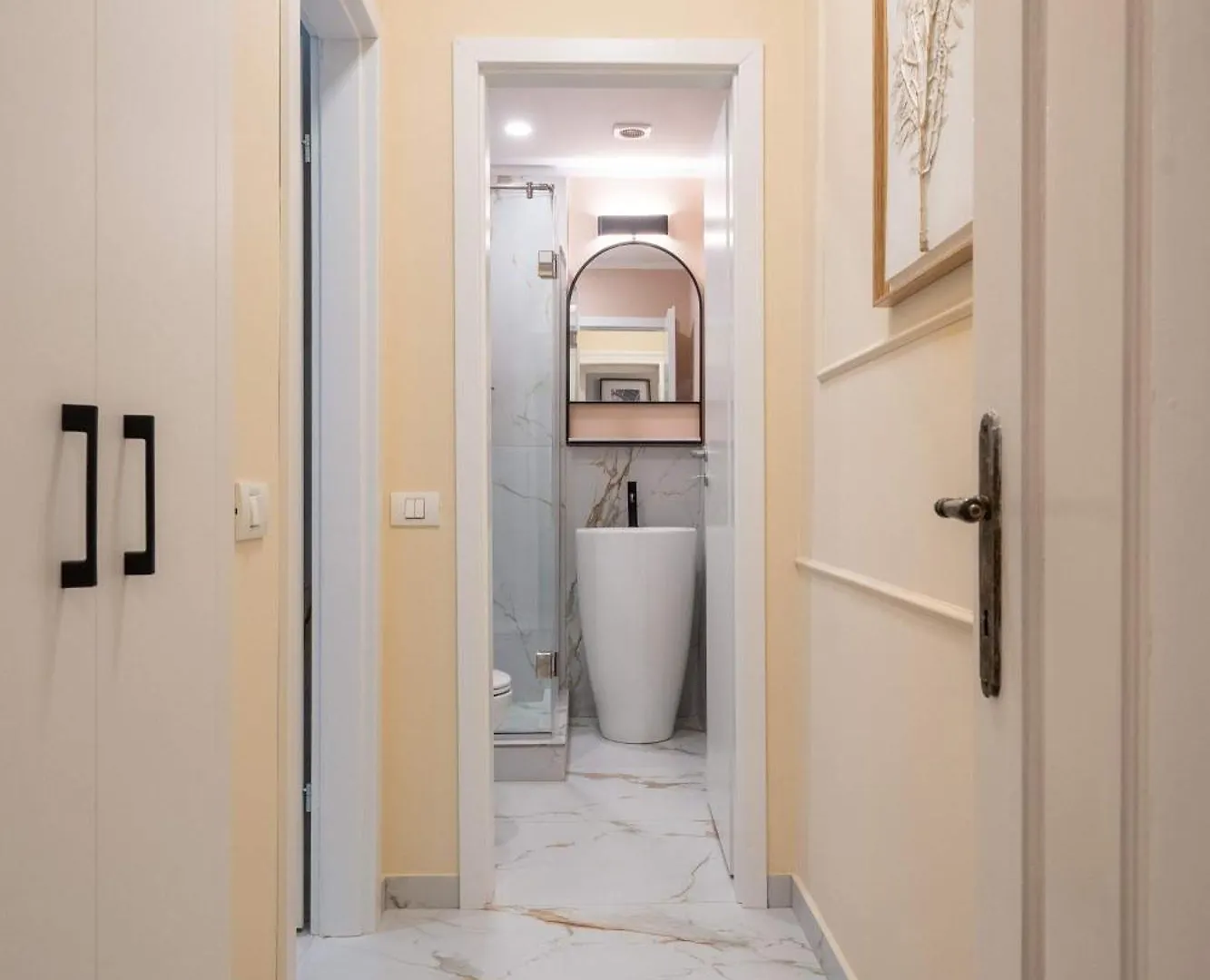 Apartment Elegant 3Br Flat Steps From Romanian Athenaeum Bucharest