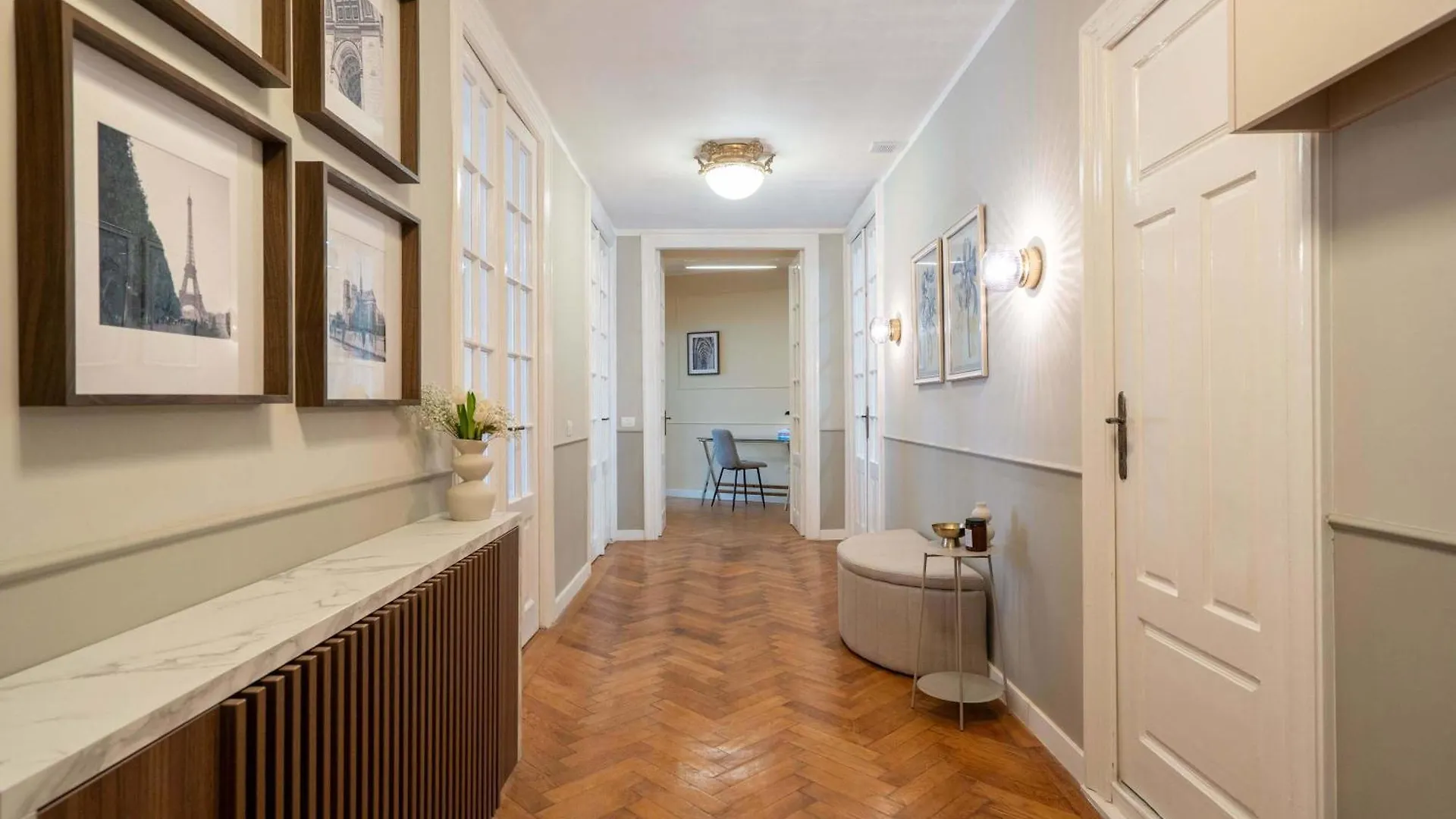 Elegant 3Br Flat Steps From Romanian Athenaeum Bucharest 0*,  Romania