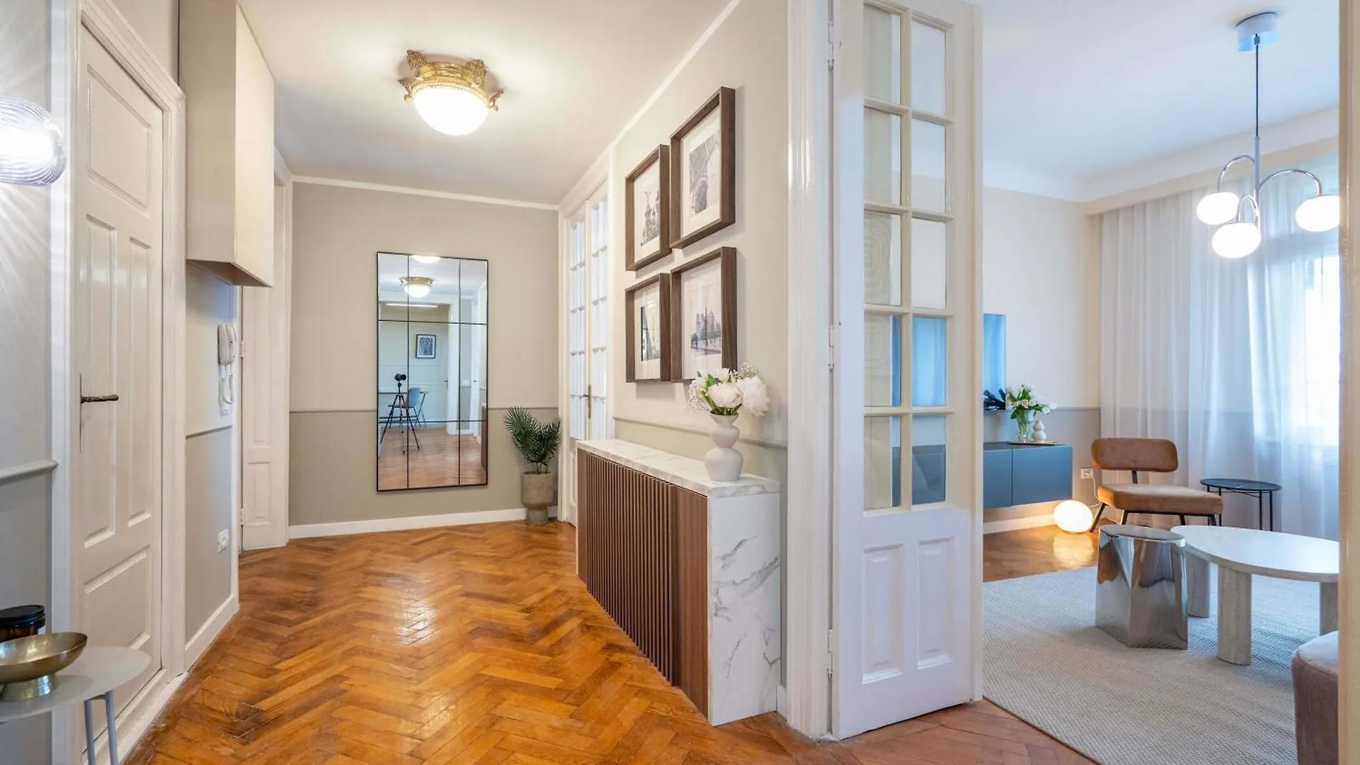 Elegant 3Br Flat Steps From Romanian Athenaeum Bucharest 0*,  Romania