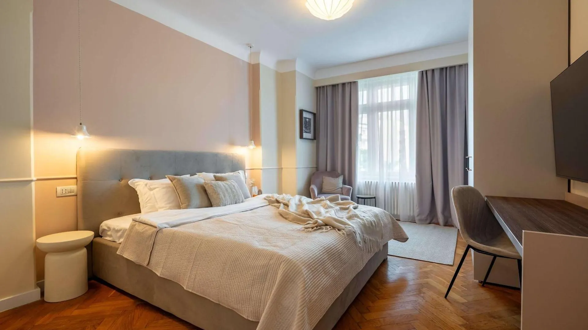 Elegant 3Br Flat Steps From Romanian Athenaeum Bucharest 0*,  Romania