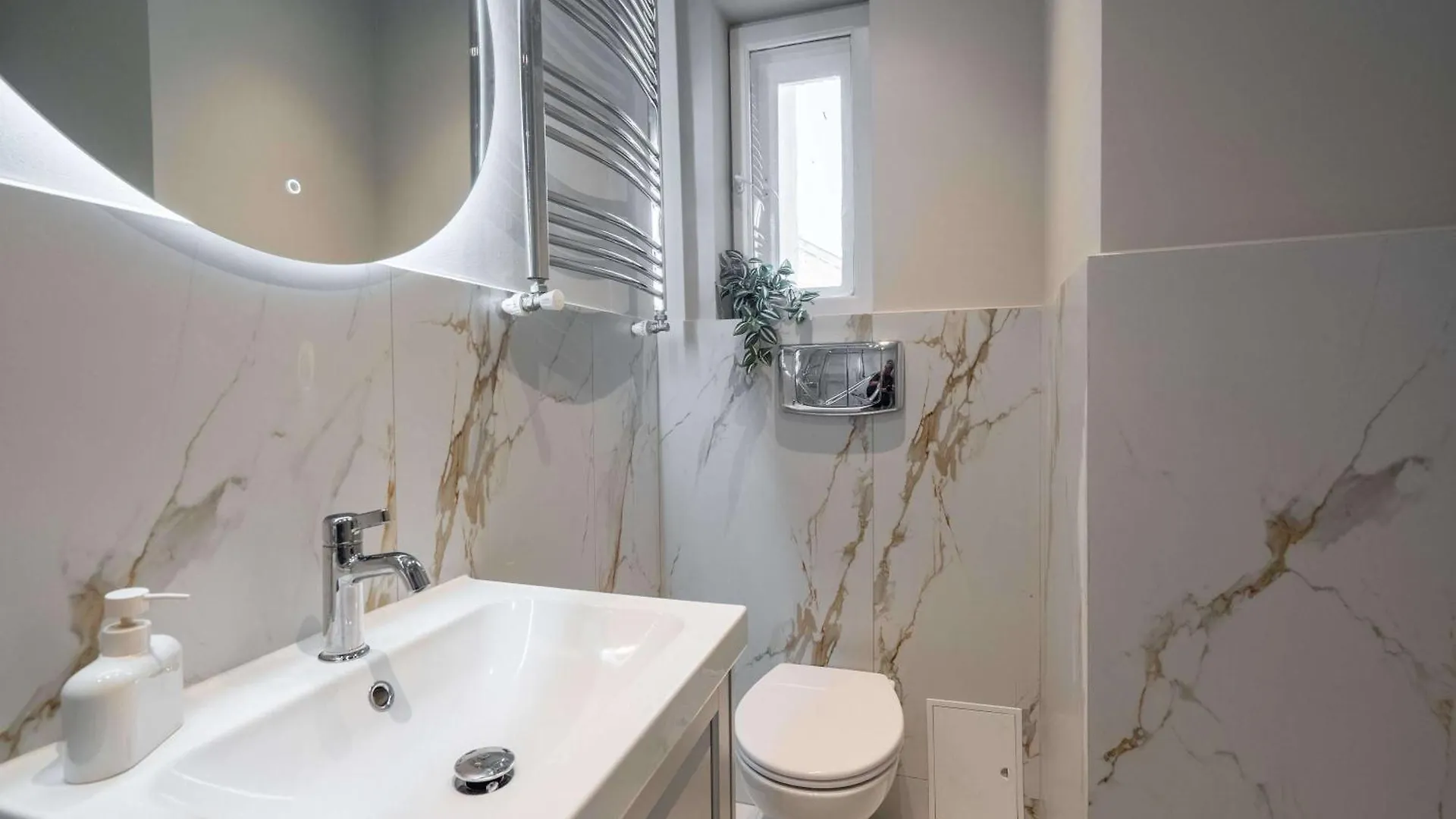 Elegant 3Br Flat Steps From Romanian Athenaeum Bucharest Apartment