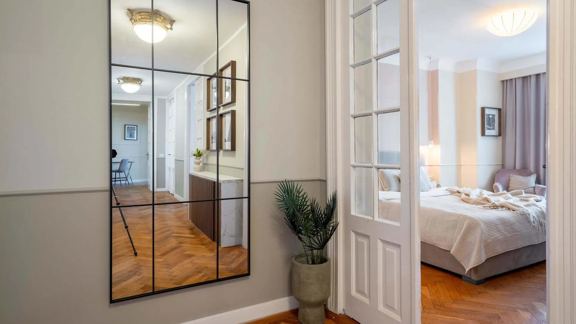 Elegant 3Br Flat Steps From Romanian Athenaeum Bucharest Apartment