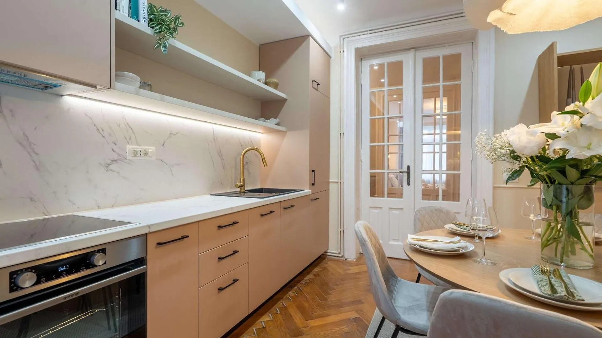 Apartment Elegant 3Br Flat Steps From Romanian Athenaeum Bucharest