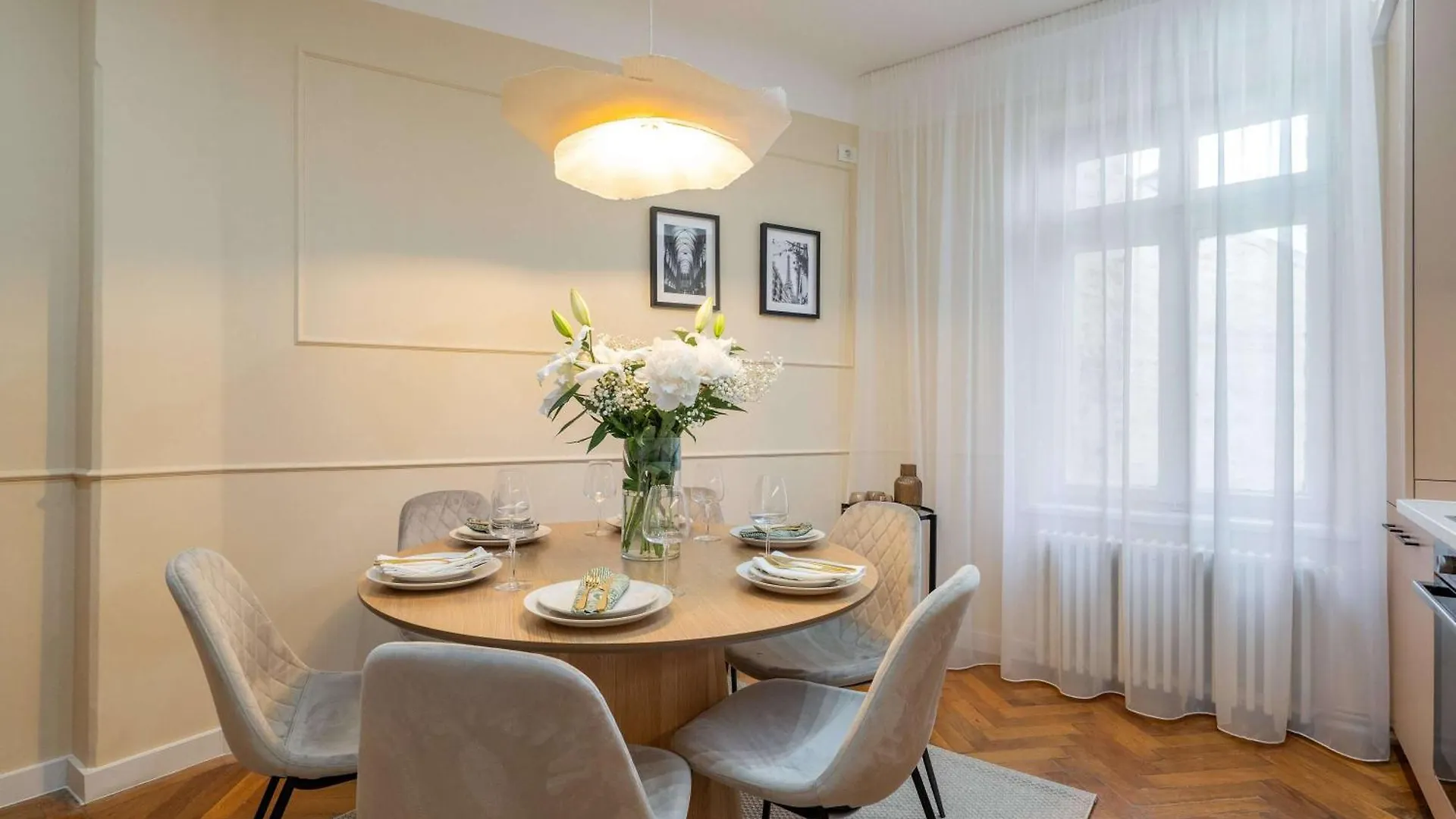 Elegant 3Br Flat Steps From Romanian Athenaeum Bucharest